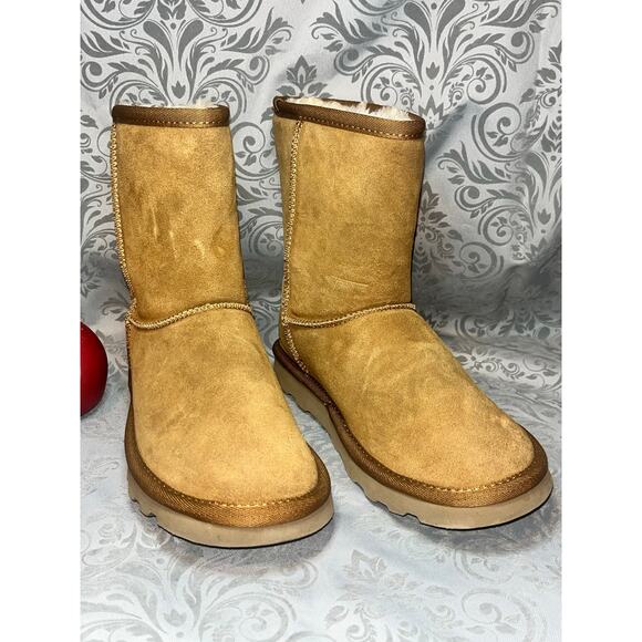 Tan Shearling winter Boots Sz 6 - Like New - Picture 1 of 5